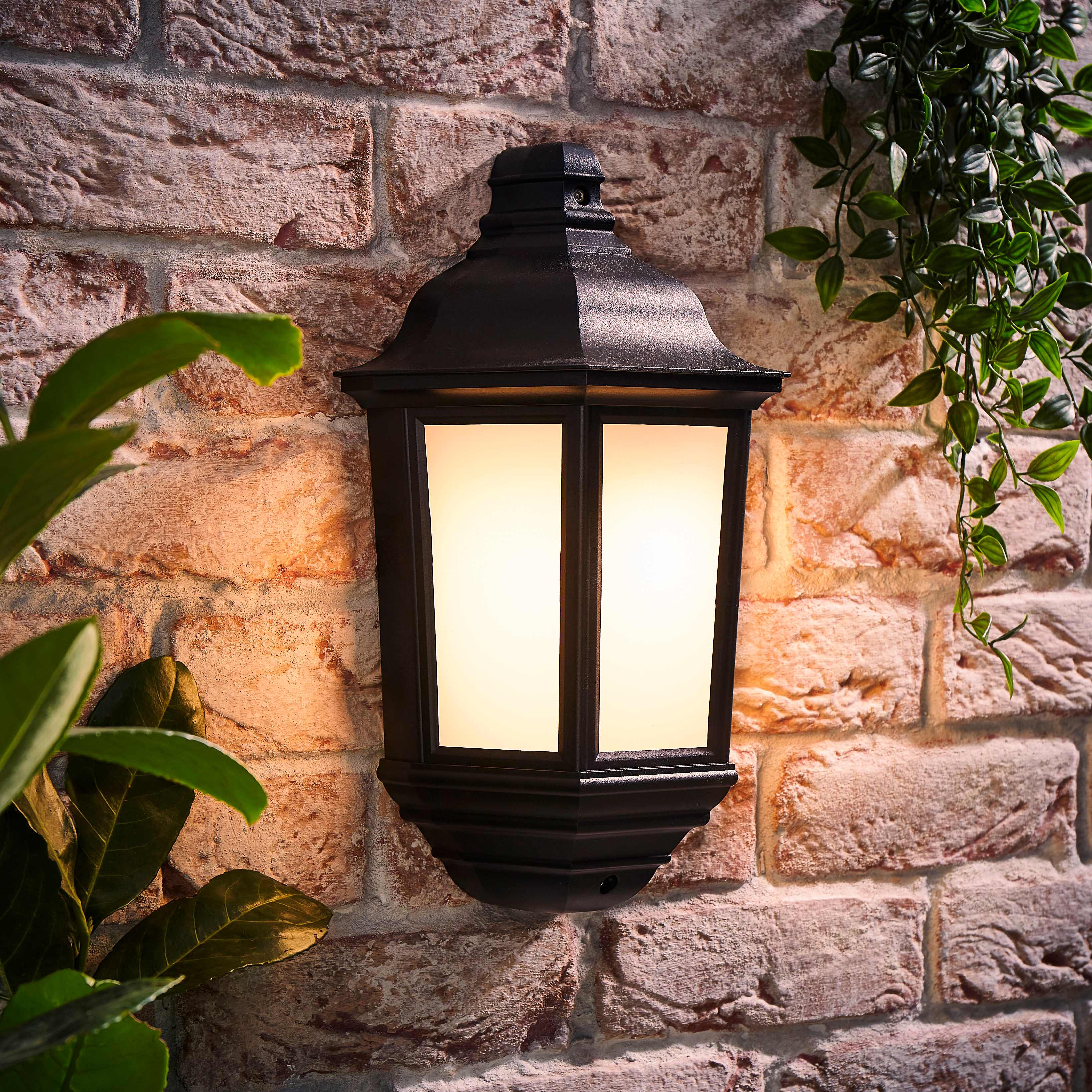 Black Wiltshire with Dusk 'til Dawn Sensor | Value Lights