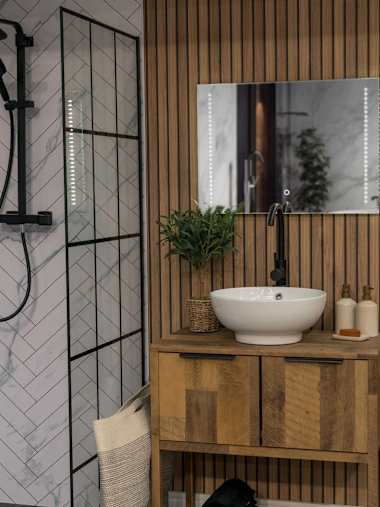 Bathroom Mirror IP44 Bathroom Mirror with Touch Control LED Strip Light and Demister Pad