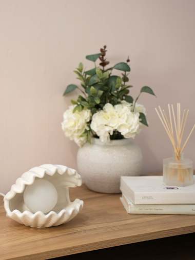 Sammie White Ceramic Shell Table Lamp