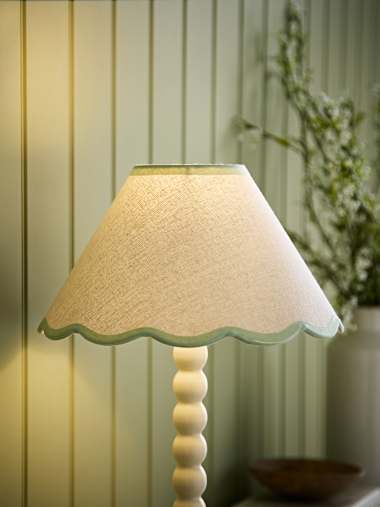 Small Scallop with Green Trim Shade