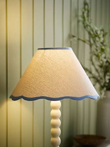 Small Scallop with Blue Trim Shade