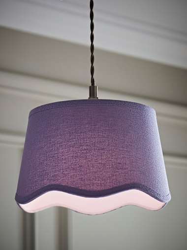Small Lilac Linen Scalloped Shade