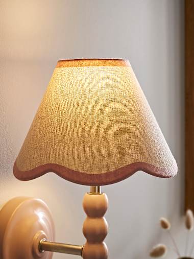 Extra Small Scallop with Pink Trim Shade