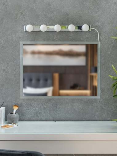 IP44 Plug-in Chrome Wall Light with 5 Cool White LEDs