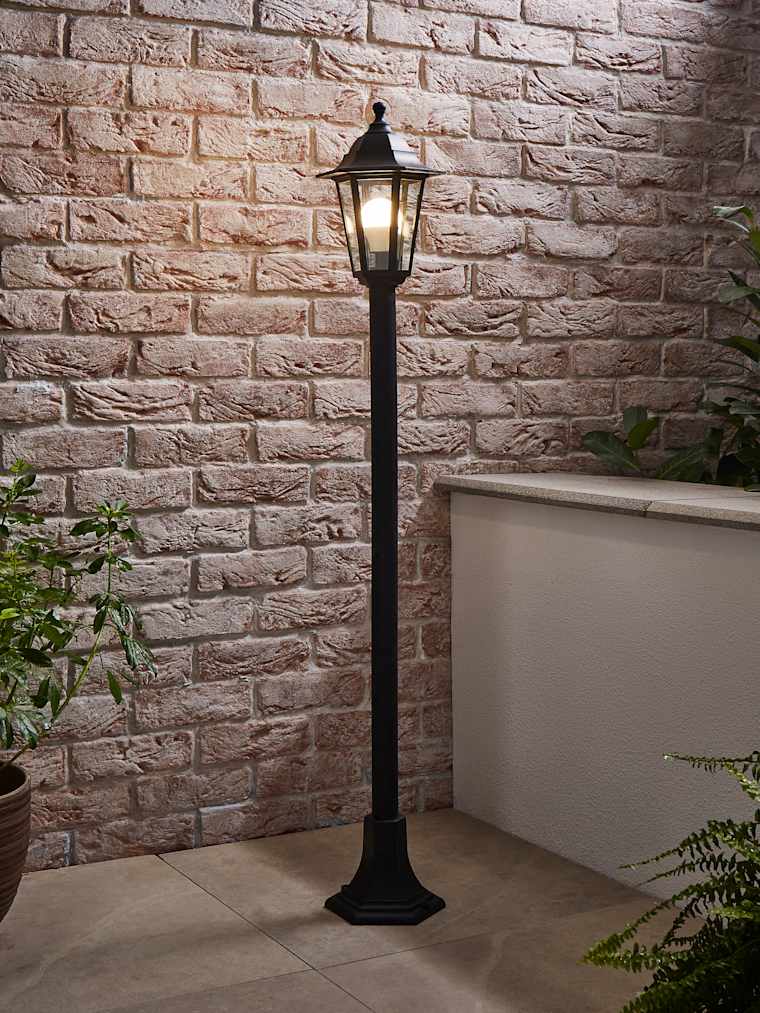 IP44 1.2m Black Lamp Post