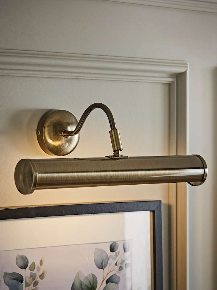 Antique Brass Traditional Picture Wall Light