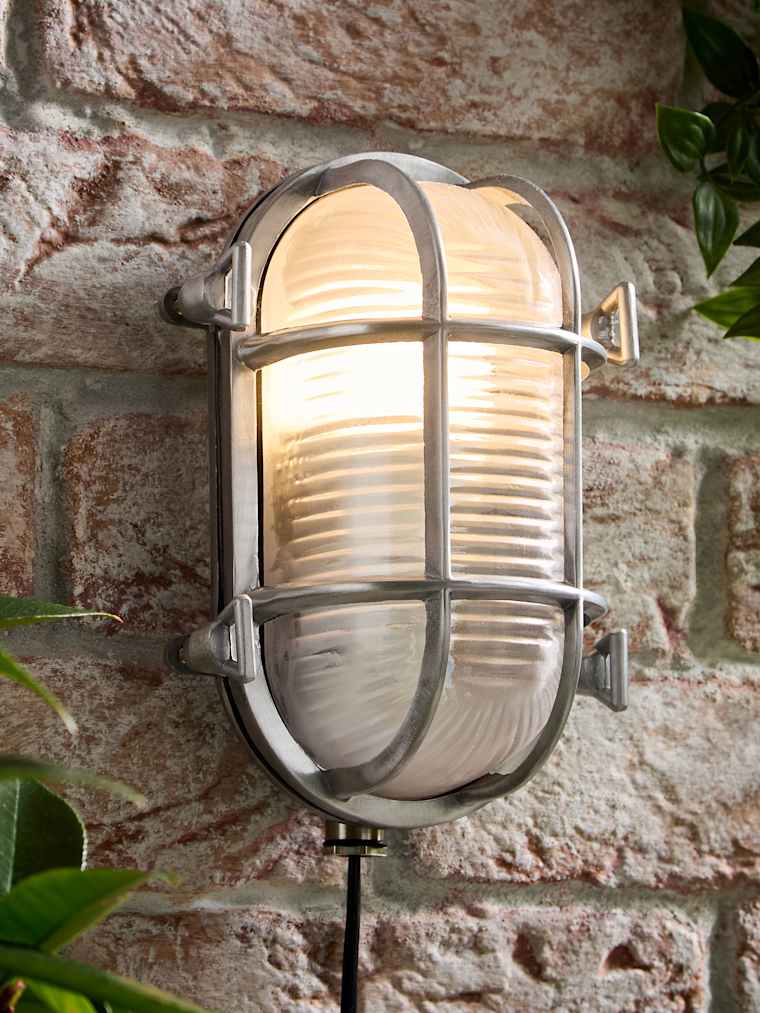 IP64 Brushed Chrome Oval Bulkhead Wall Light