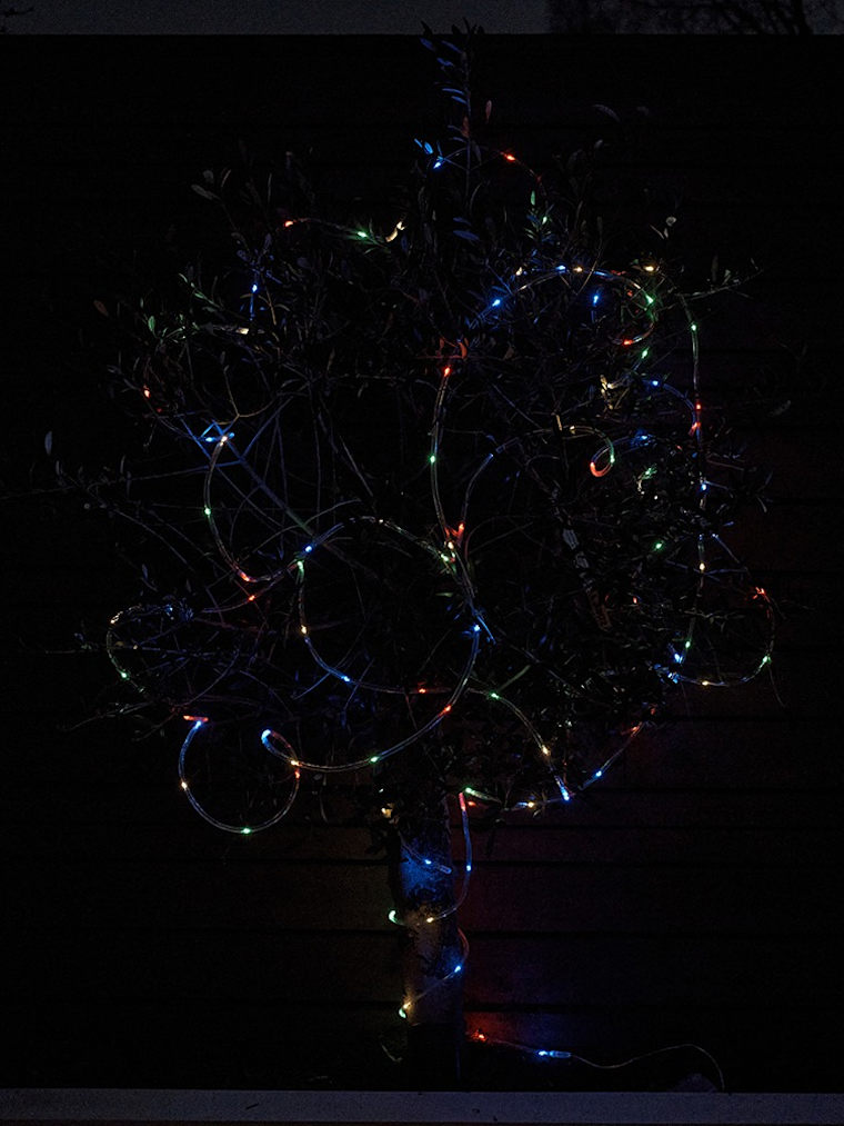 IP65 1m Battery Operated Remote Controlled Multicoloured LED Rope Light