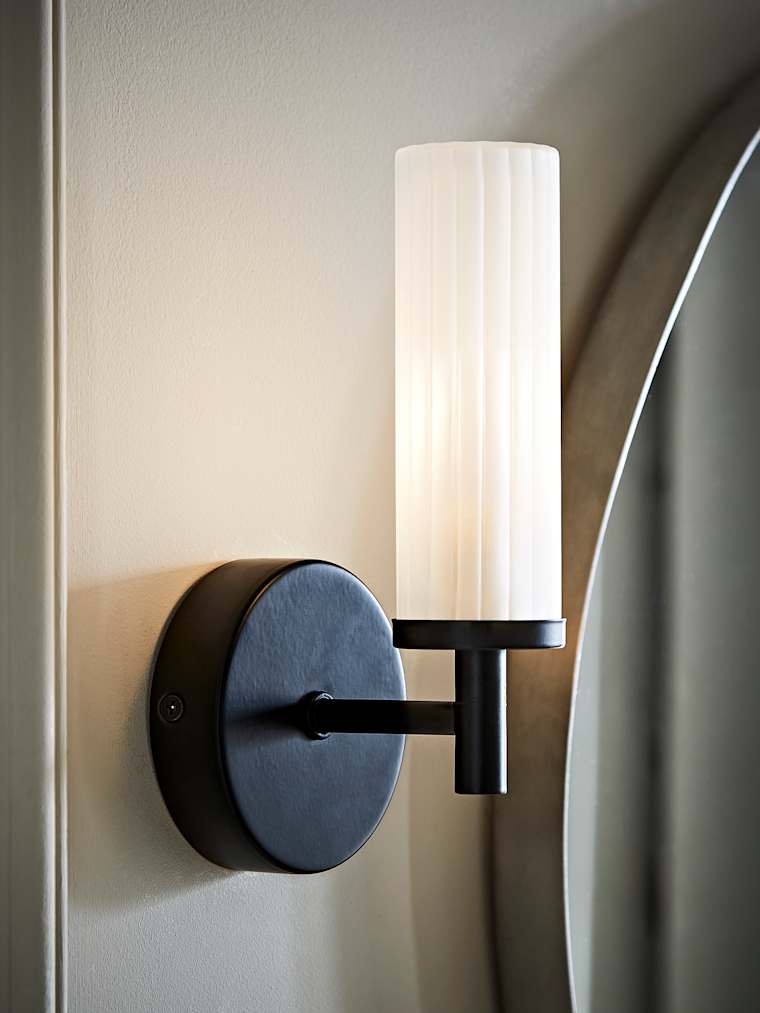 IP44 Matte Black Wall Light with Reeded Glass Shade