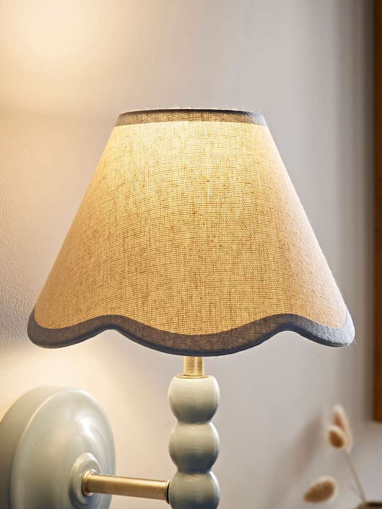 Extra Small Scallop with Blue Trim Shade