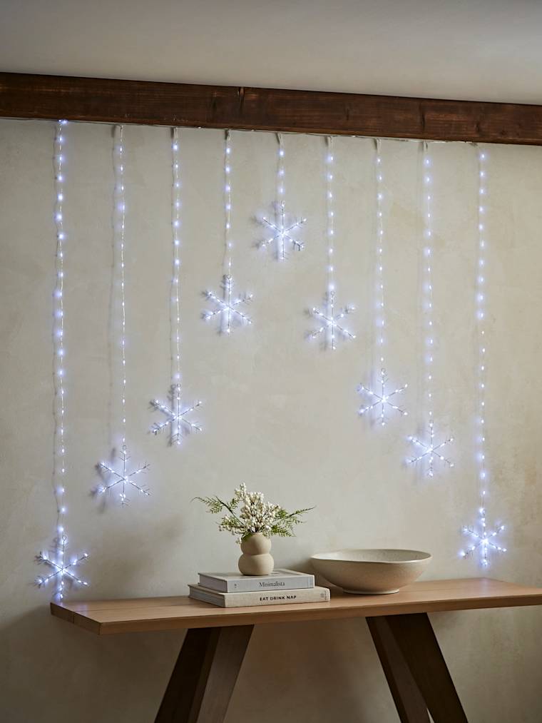 Pin Wire Snowflake Curtain with White LEDs