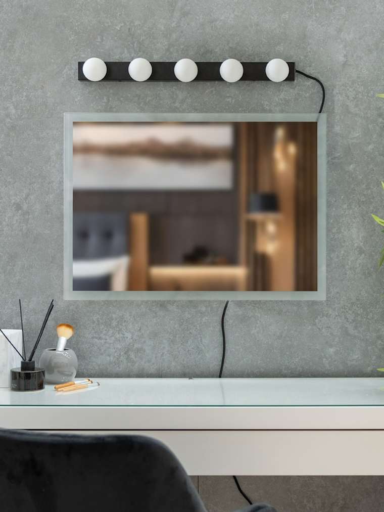 IP44 Plug-in Matte Black Wall Light with 5 Cool White LEDs