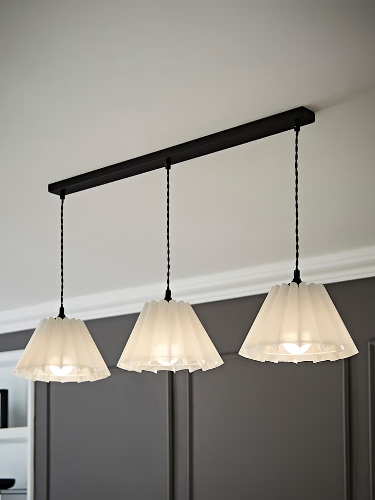Black with Scallop Shade Diner Light